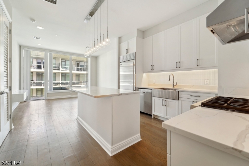 3 Somerset Ln-Glass House