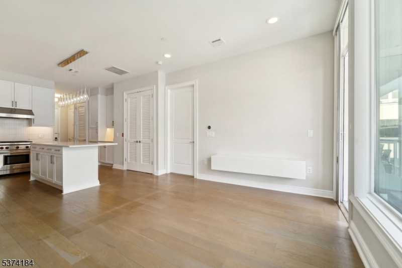 3 Somerset Ln-Glass House