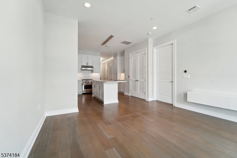 3 Somerset Ln-Glass House