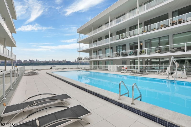 3 Somerset Ln-Glass House