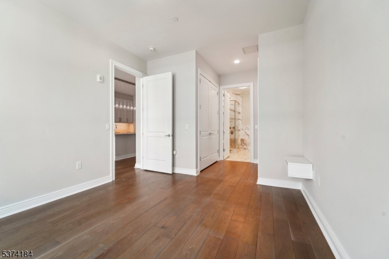 3 Somerset Ln-Glass House