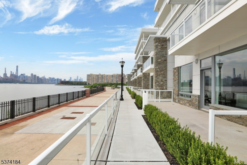 3 Somerset Ln-Glass House