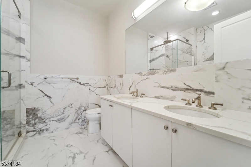 3 Somerset Ln-Glass House