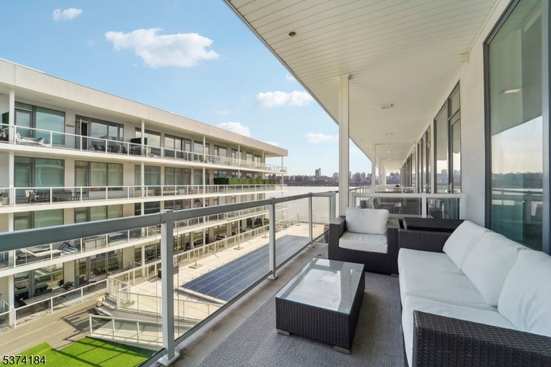 3 Somerset Ln-Glass House