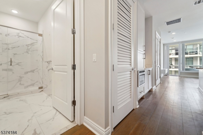 3 Somerset Ln-Glass House