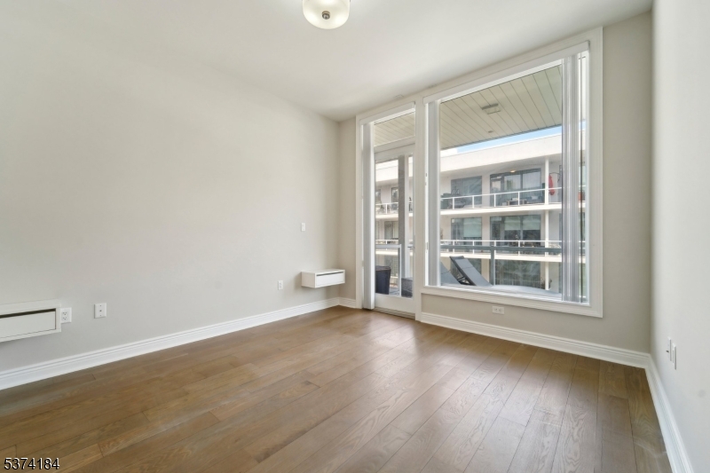 3 Somerset Ln-Glass House