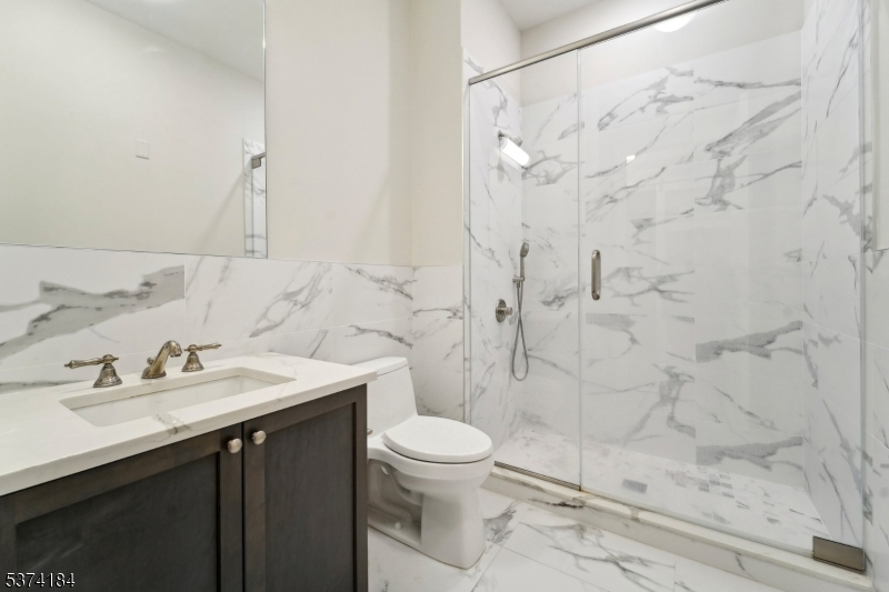 3 Somerset Ln-Glass House