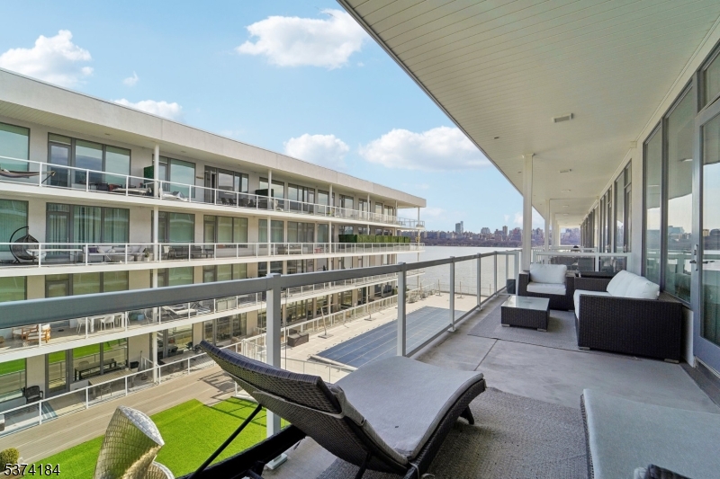 3 Somerset Ln-Glass House