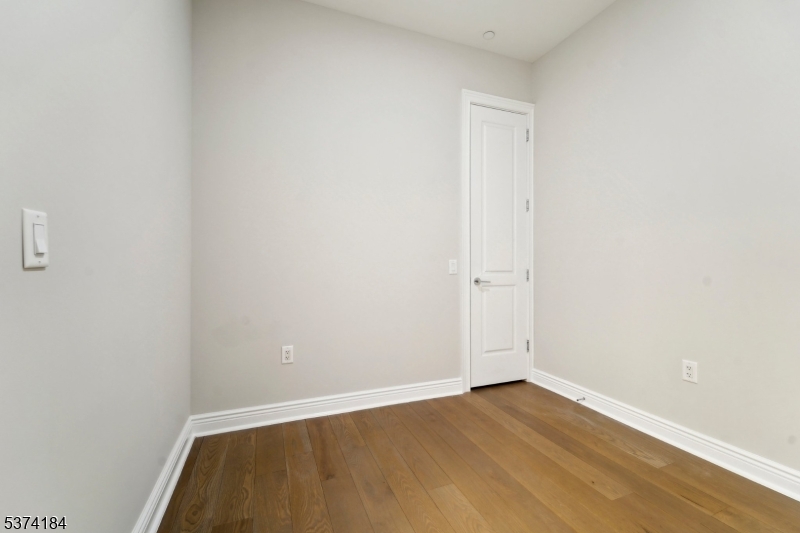 3 Somerset Ln-Glass House