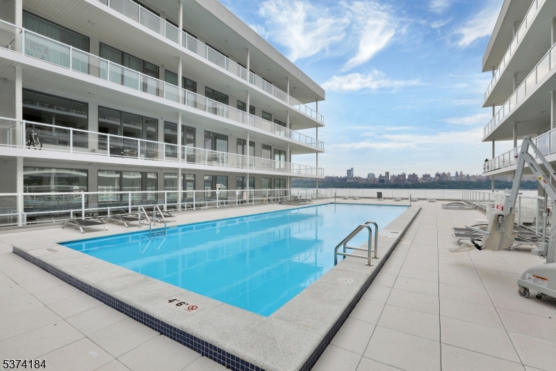 3 Somerset Ln-Glass House