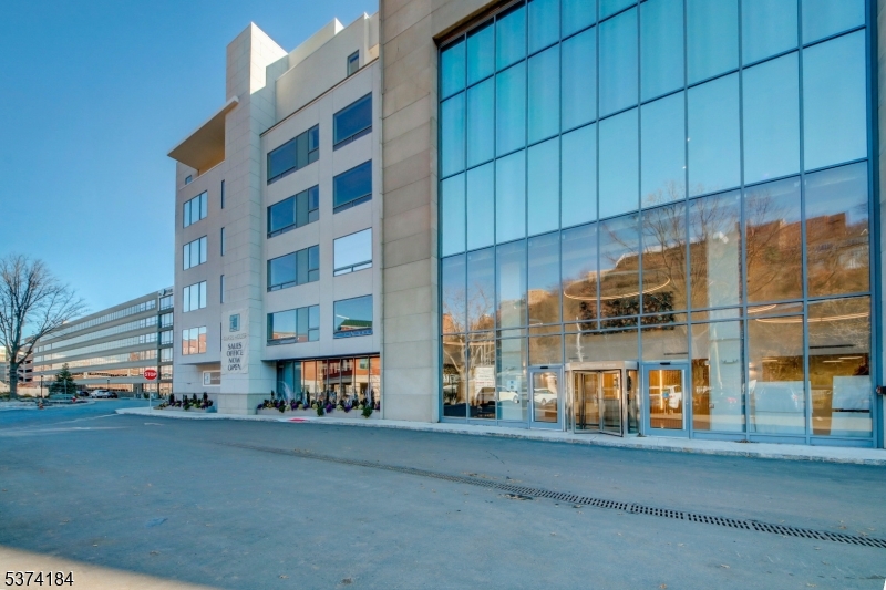 3 Somerset Ln-Glass House