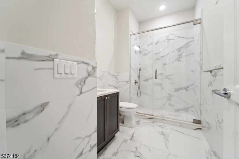 3 Somerset Ln-Glass House
