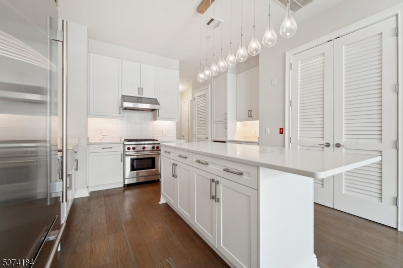 3 Somerset Ln-Glass House