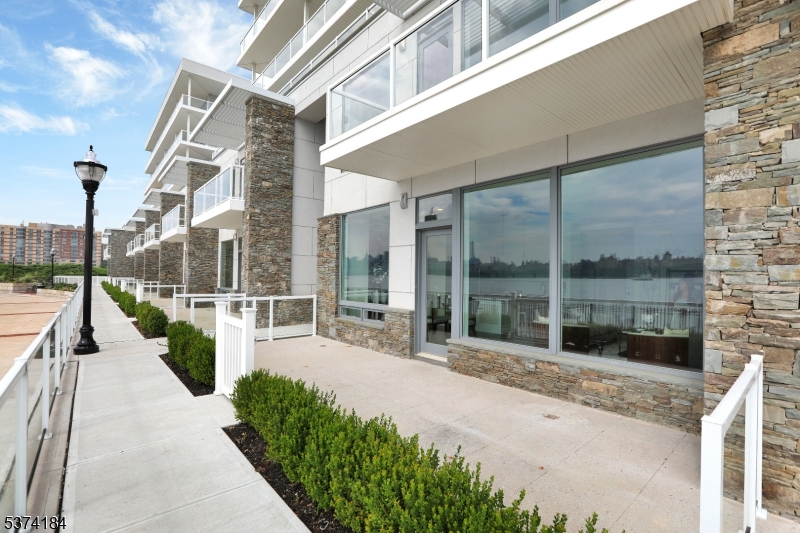 3 Somerset Ln-Glass House