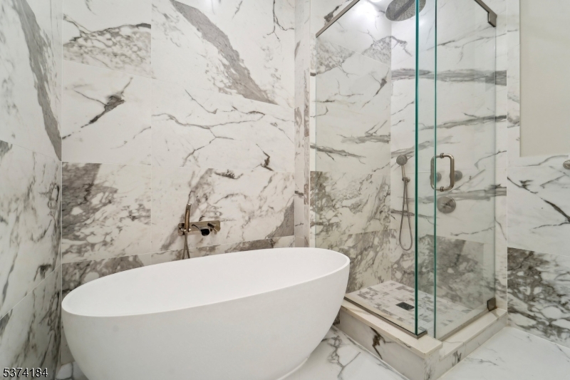 3 Somerset Ln-Glass House