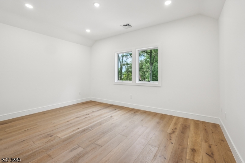 492 Oaktree Rd