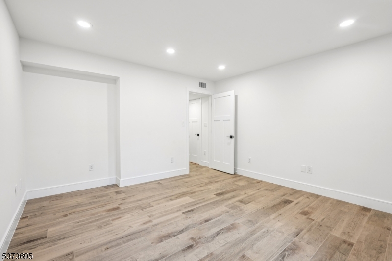 492 Oaktree Rd