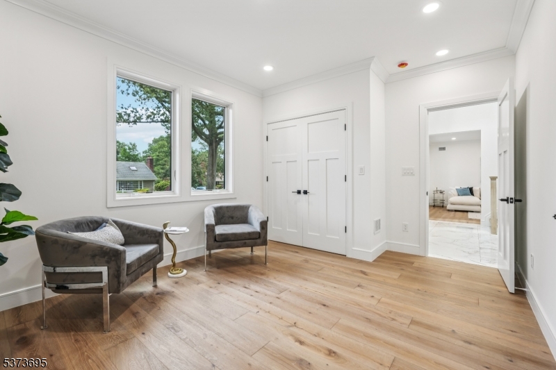 492 Oaktree Rd