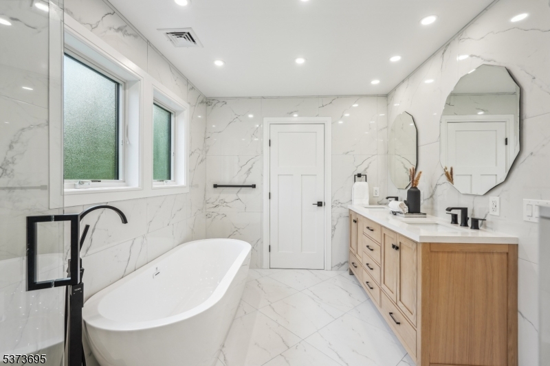 492 Oaktree Rd