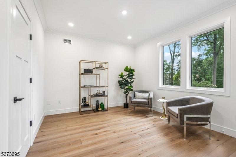 492 Oaktree Rd