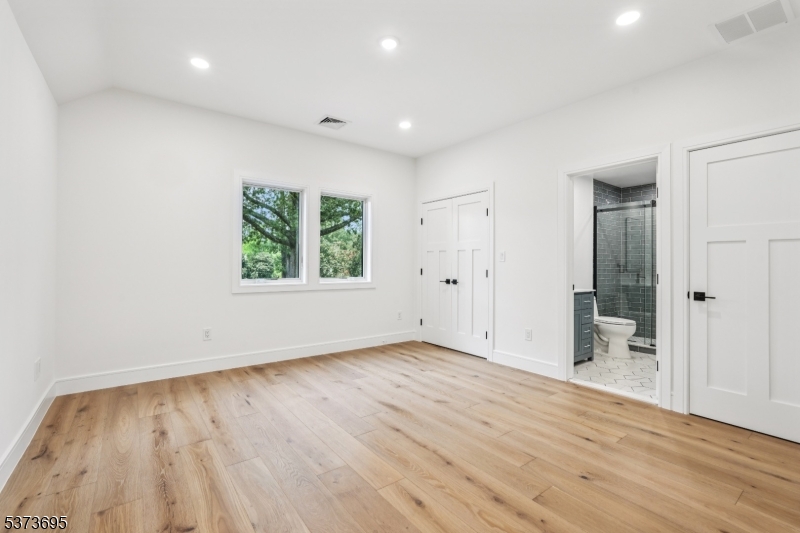 492 Oaktree Rd