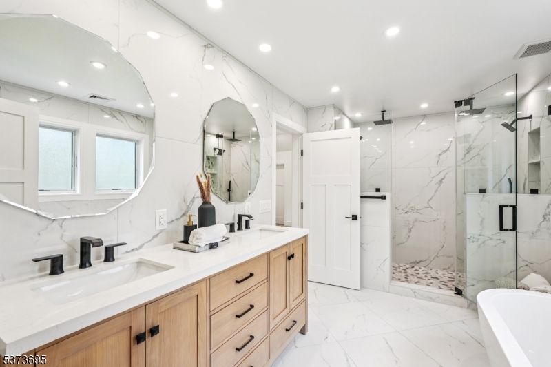 492 Oaktree Rd