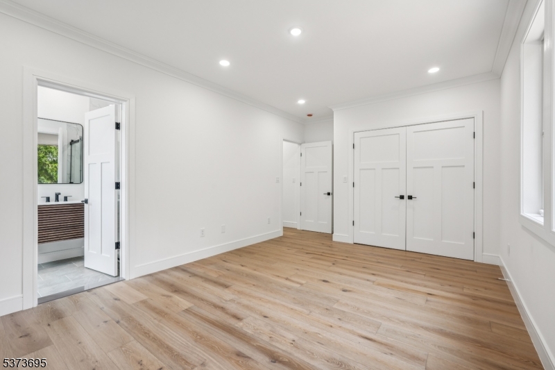 492 Oaktree Rd