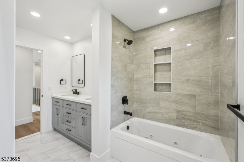 492 Oaktree Rd