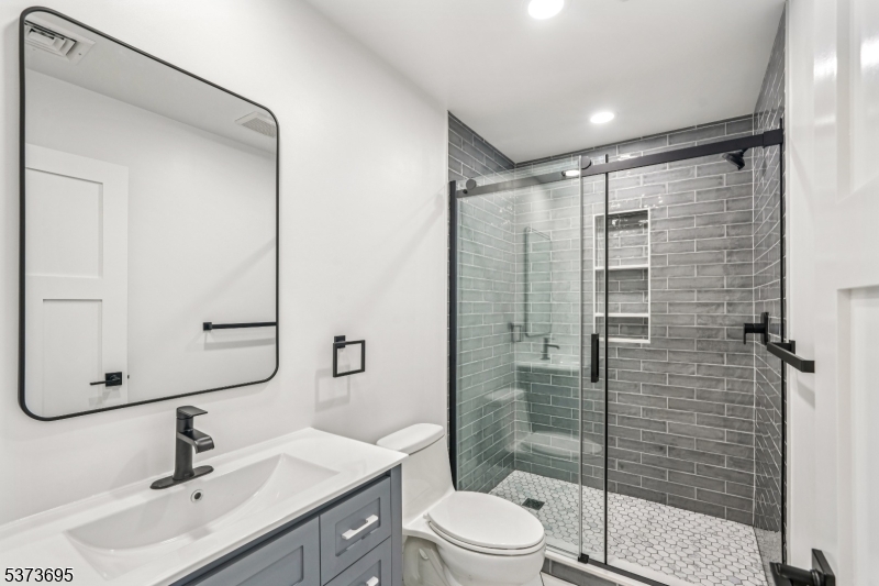 492 Oaktree Rd