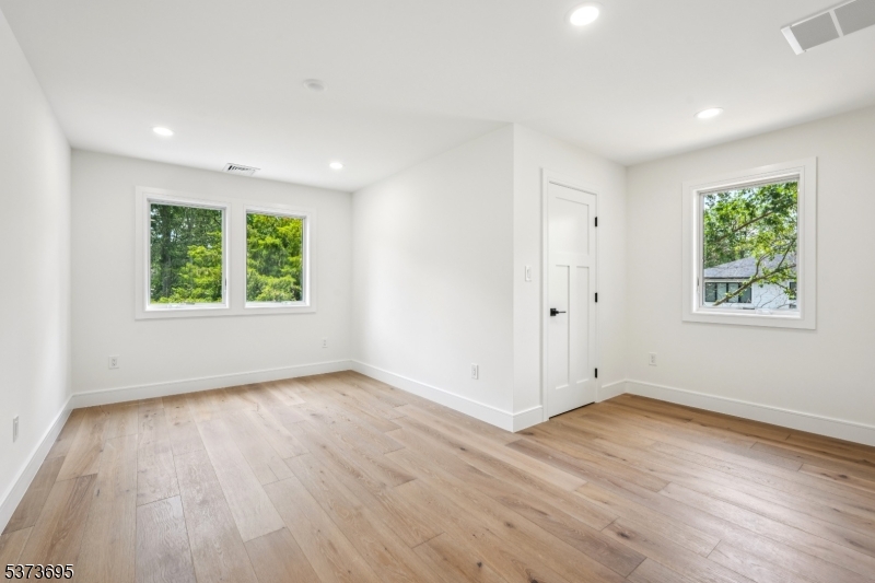 492 Oaktree Rd