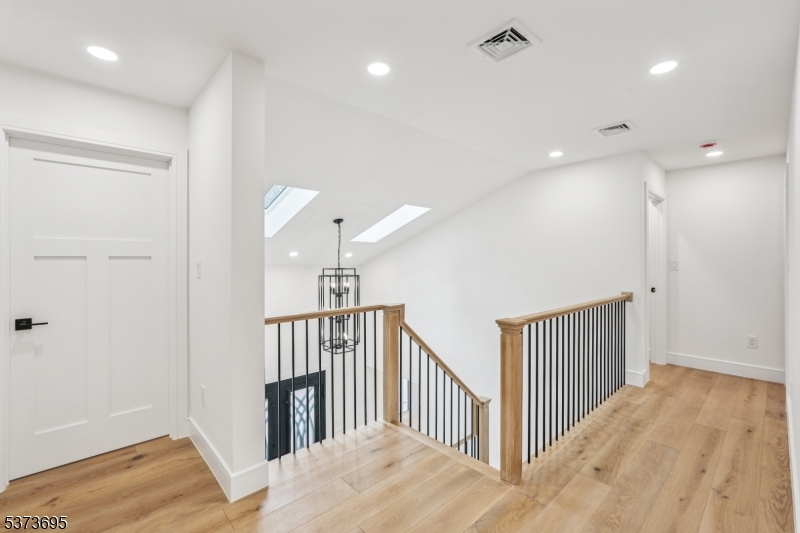 492 Oaktree Rd
