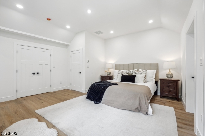 492 Oaktree Rd