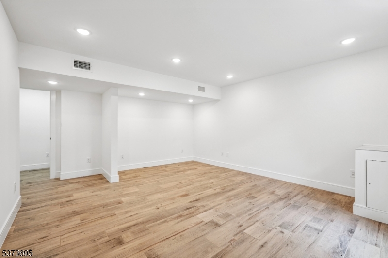 492 Oaktree Rd