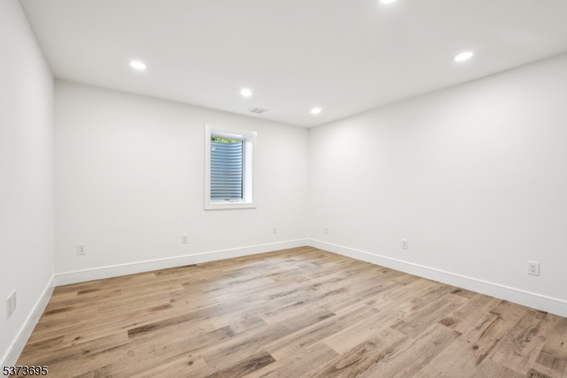 492 Oaktree Rd