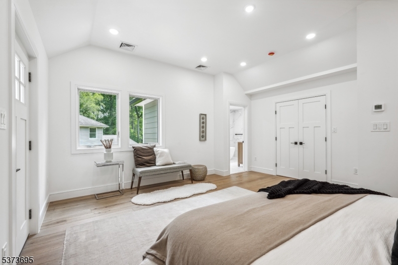 492 Oaktree Rd