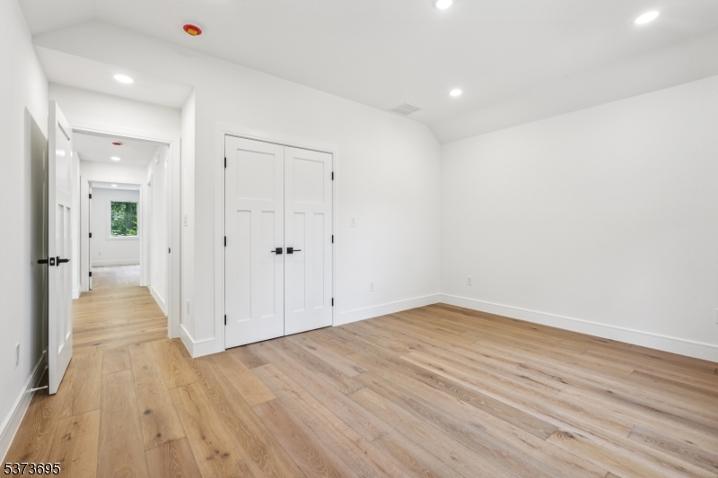 492 Oaktree Rd