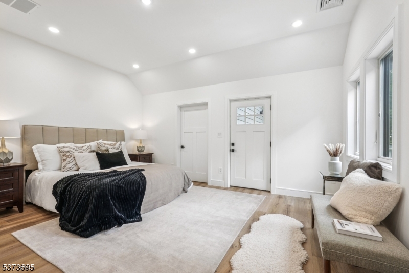 492 Oaktree Rd