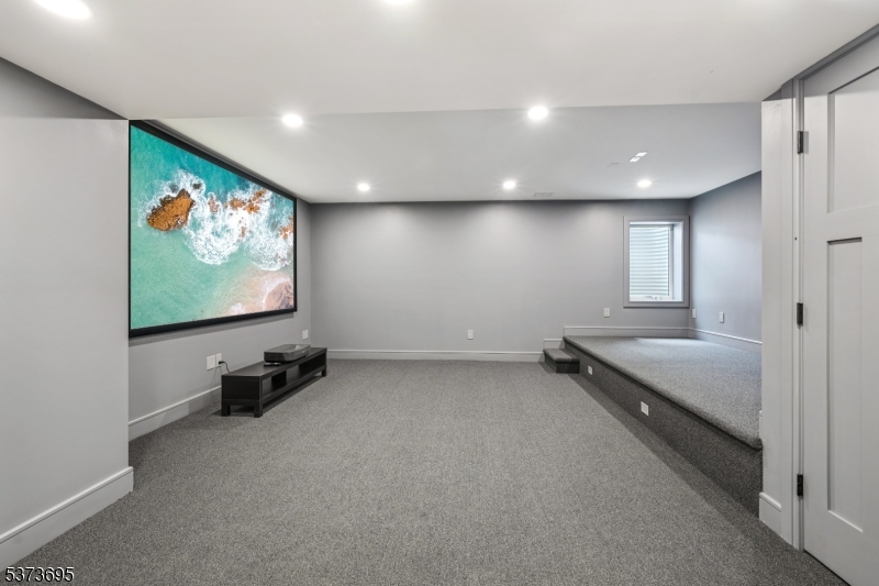 492 Oaktree Rd