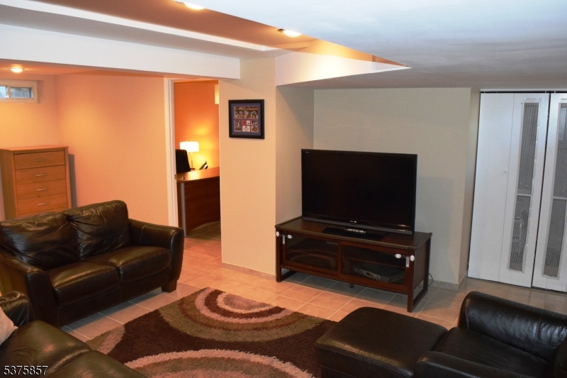 4-21 Summit Ave