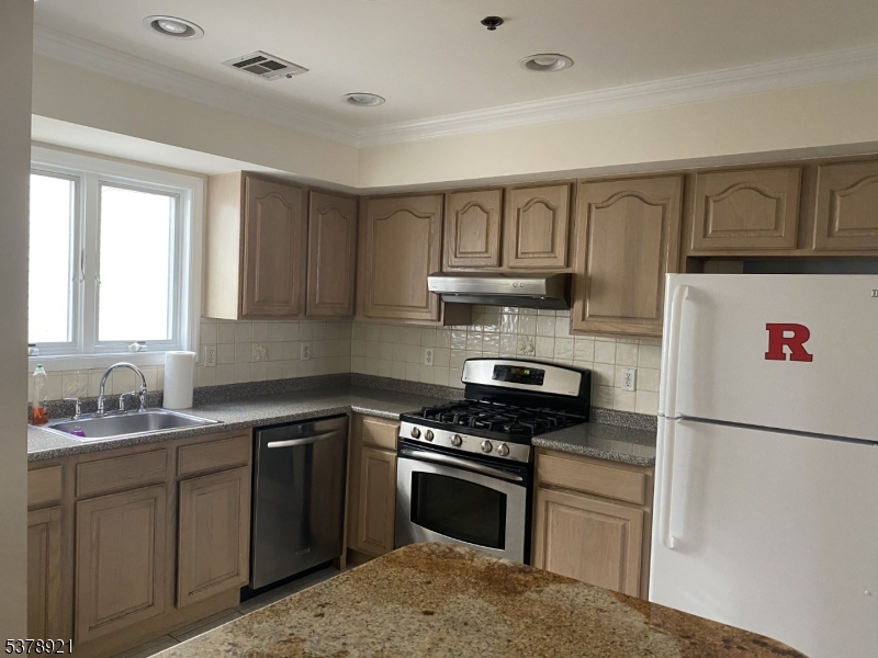 23 Saint Charles St