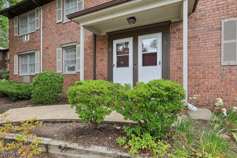 206 Main St