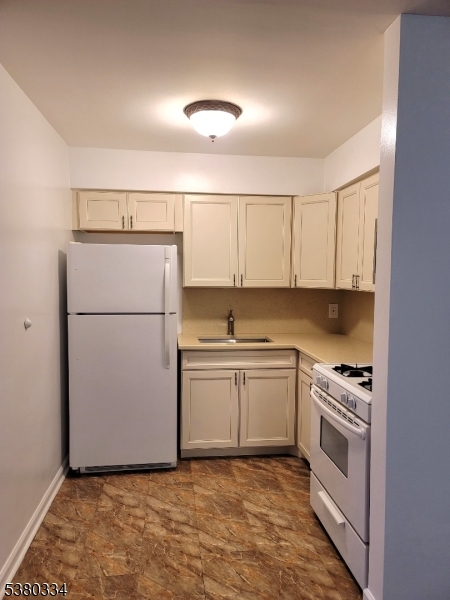 605 Grove St D7