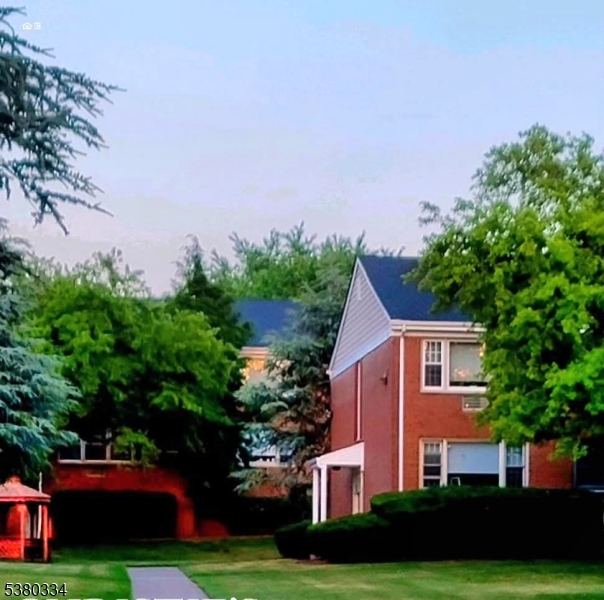 605 Grove St D7