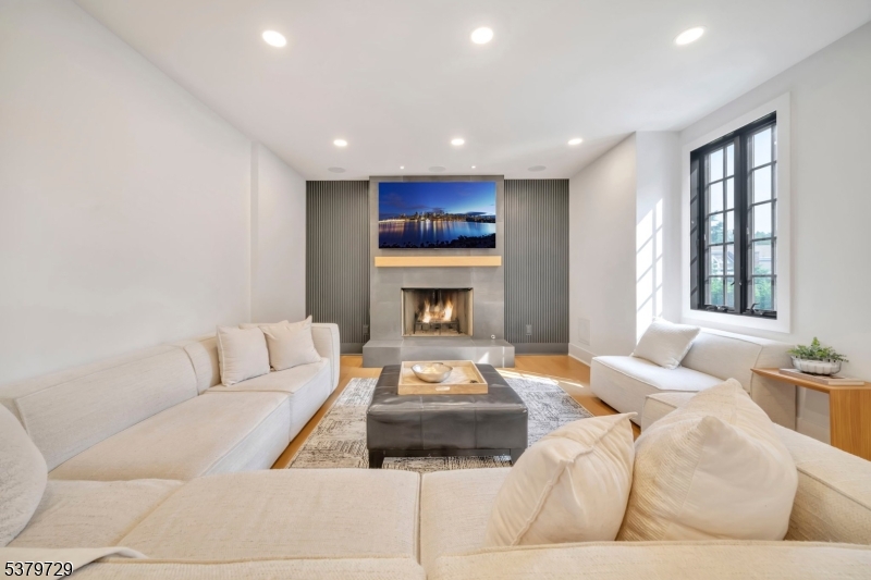 12A Hamilton Dr