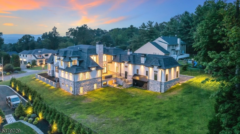12A Hamilton Dr