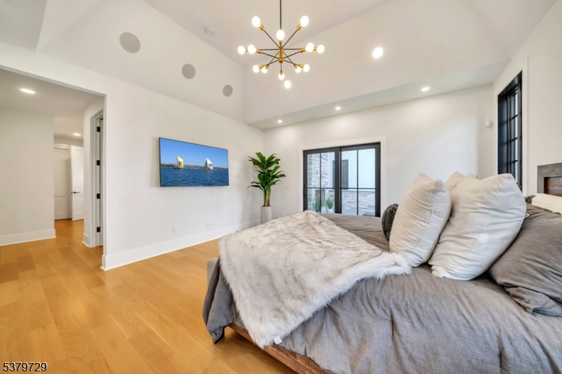 12A Hamilton Dr