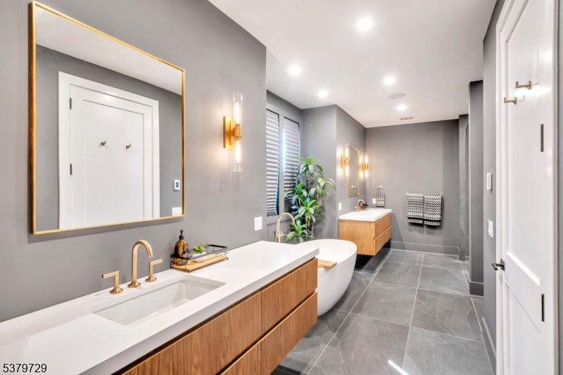 12A Hamilton Dr