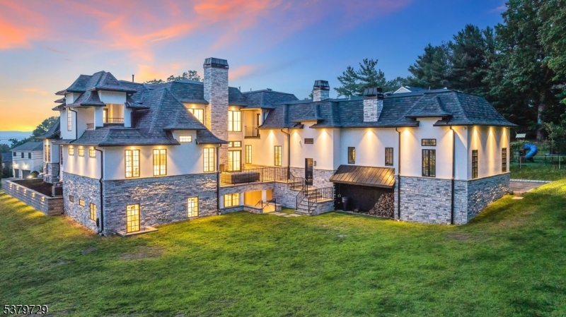 12A Hamilton Dr