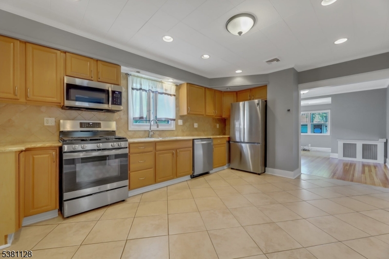 13-13 4Th St