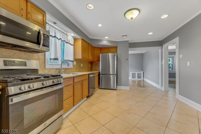 13-13 4Th St